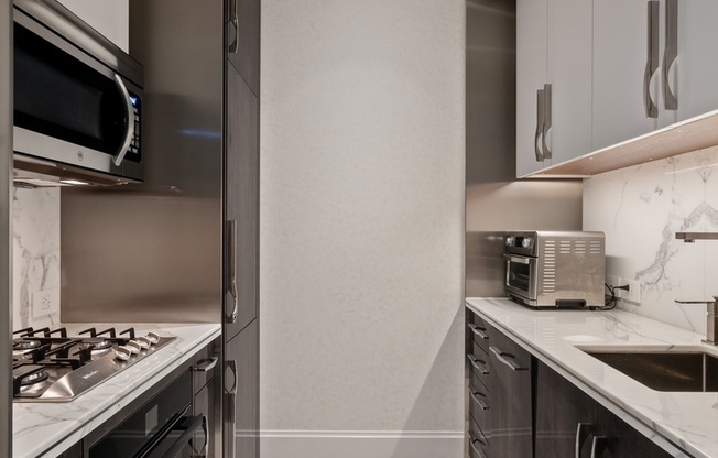 Studio, 1 bath, 563 sqft, $9,950, Unit 36-E