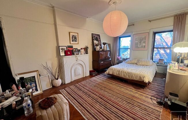 6 BREVOORT PL