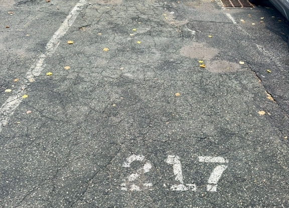 2 beds, 1 bath, 1,020 sqft, $2,300, Unit E112