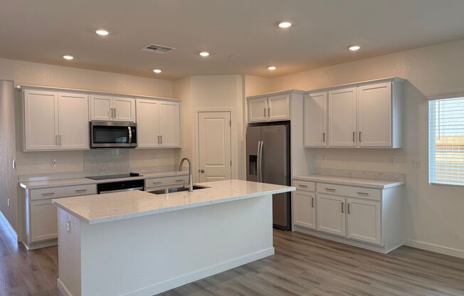 Beautiful 4 bed 2 bath located in West Roseville!