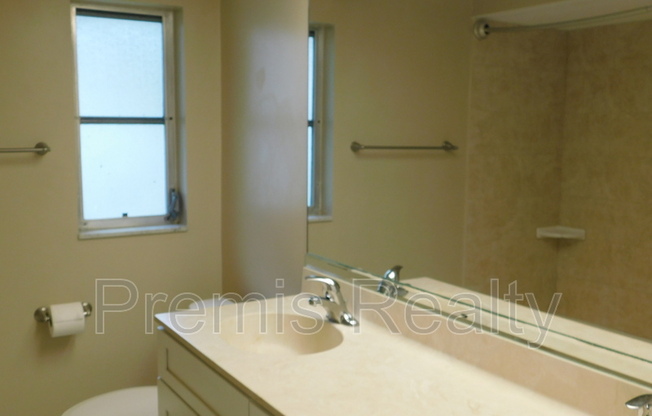 1840 OAK FOREST DRIVE W