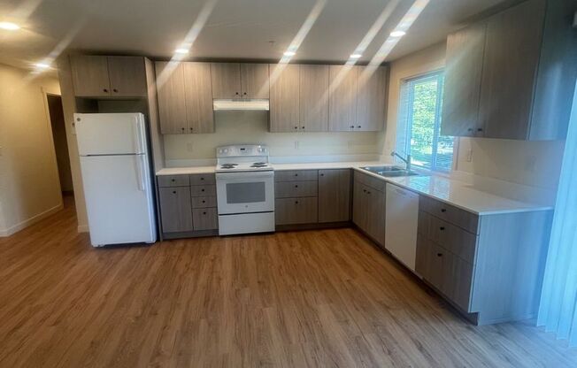 1 bed, 1 bath, 850 sqft, $1,750, Unit Ferncrest - 03