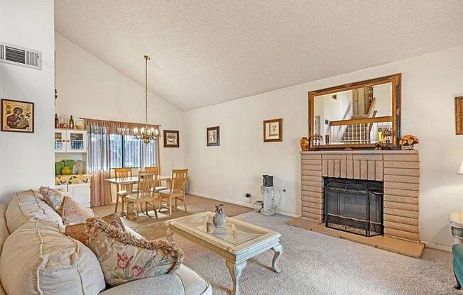 Tehachapi's Best!  3 bdrm/2.5 bath  In Town! Great Location! A Must See!!