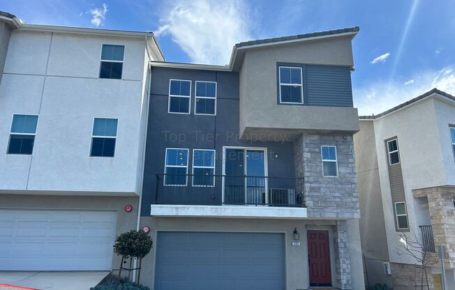 **Beautiful 2 bed / 2.5 bath Town Home in San Marcos - Available NOW **