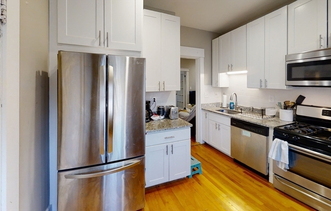 9 GREENWAY CT