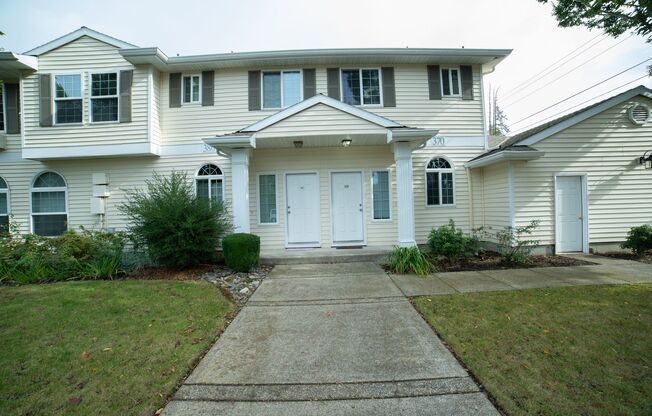 Luxury Unit in Prime Location!