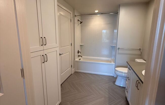 1 bed, 1 bath, 819 sqft, $3,995, Unit 411