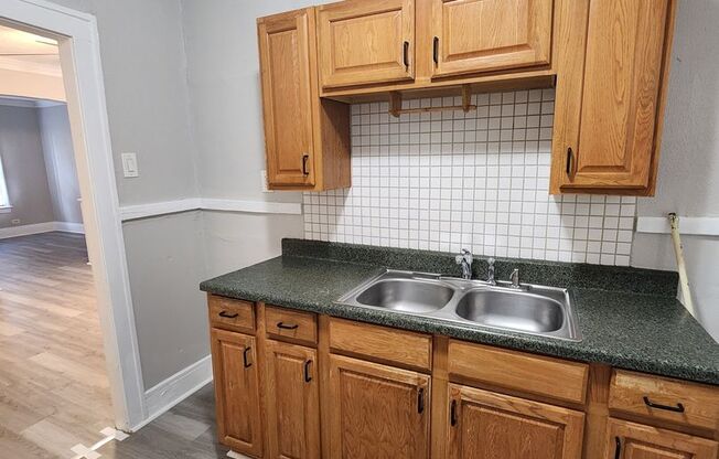 1 bed, 1 bath, $850, Unit Unit 2