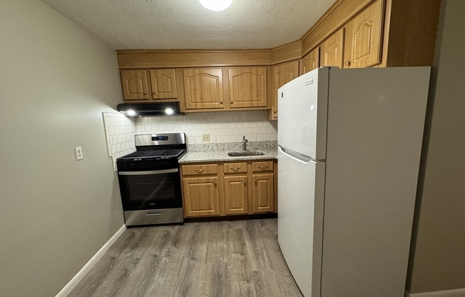 2 beds, 1 bath, 650 sqft, $2,500, Unit 17