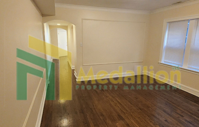 3 beds, 1 bath, $1,500, Unit 8347 South Rhodes Avenue - 2N