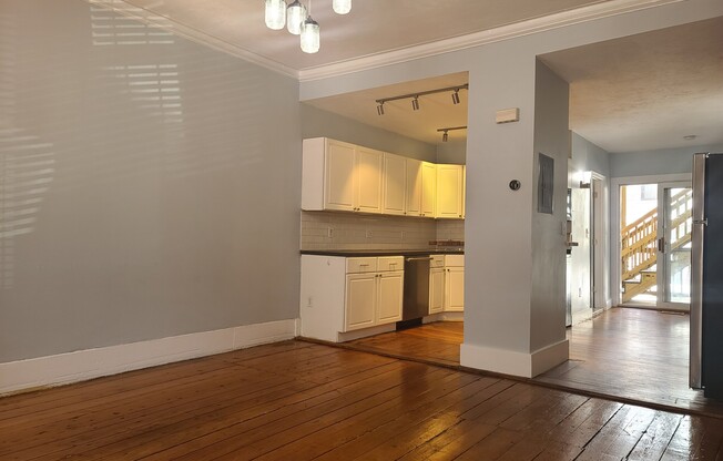 216 W 9 ST