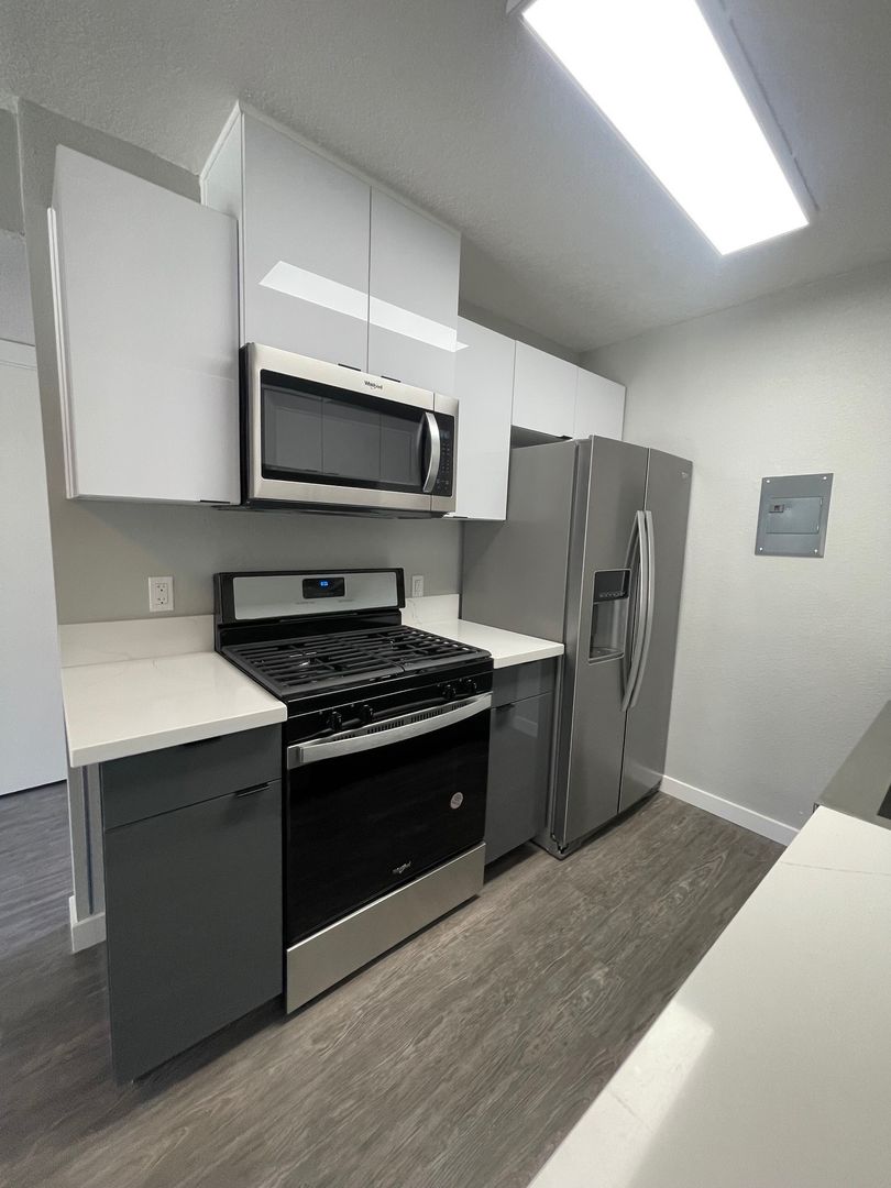 Park Apartments-Beautiful recently renovated