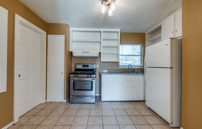 3 beds, 1 bath, $1,450