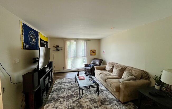 3445 N Oakland Ave