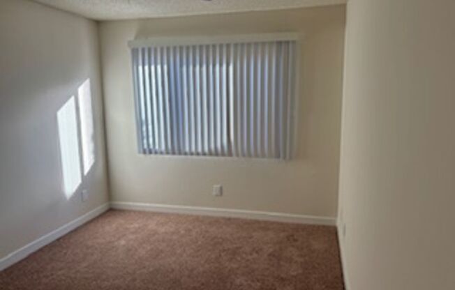 2 beds, 1 bath, $1,950, Unit 11