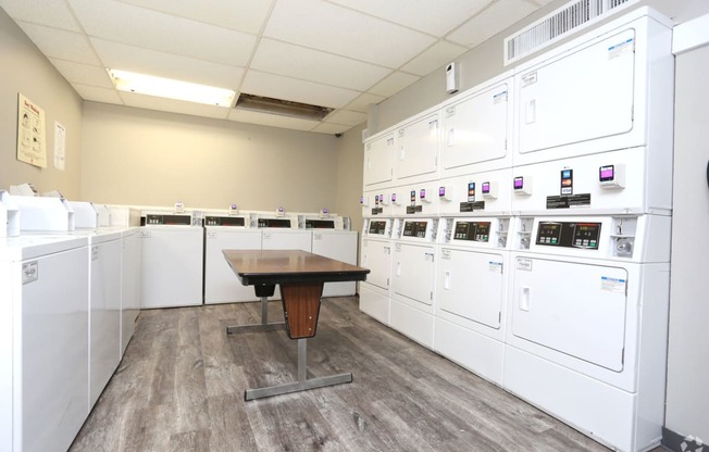 Lofts on Ormsby - Interior Laundry Facility