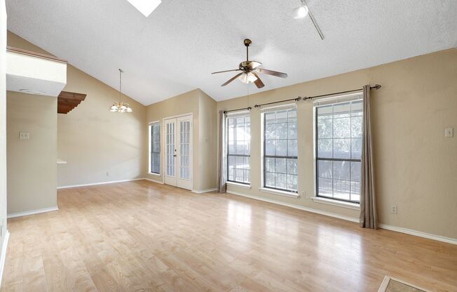 ***MOVE-IN SPECIAL: ONE WEEK FREE***Bright and Stylish 2 Bedroom Condo in Prime Location