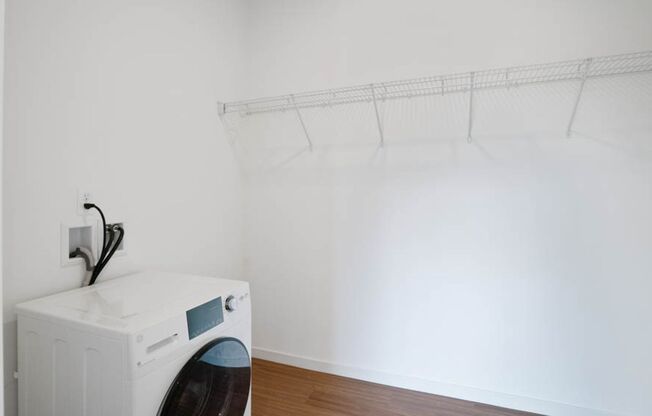 Studio, 1 bath, 445 sqft, $1,450, Unit 305