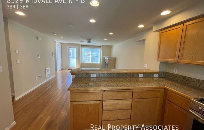 8529 MIDVALE AVE N
