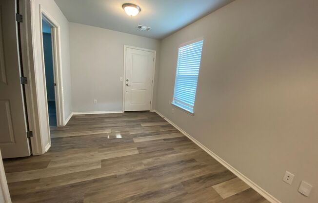 2 beds, 1 bath, $1,045