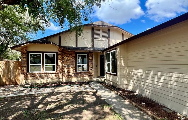 4 Bedroom 2 Bath Near Lackland AFB **Converted Garage & Updates throughout**