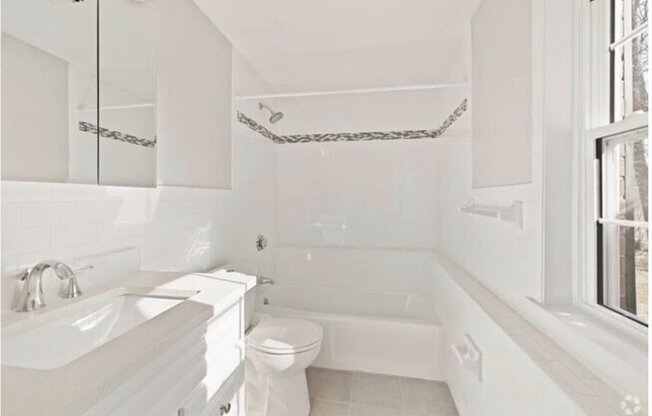 2 beds, 1 bath, 1,200 sqft, $2,850, Unit 18B