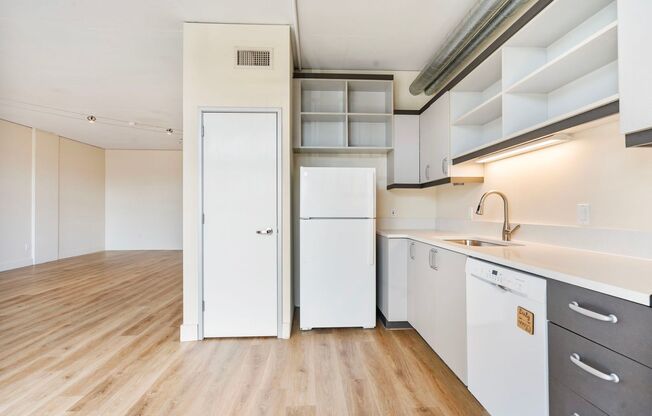 411 NW Flanders Street, #404