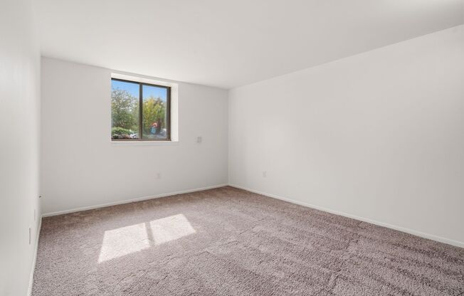 1 bed, 1 bath, 700 sqft, $799, Unit #107