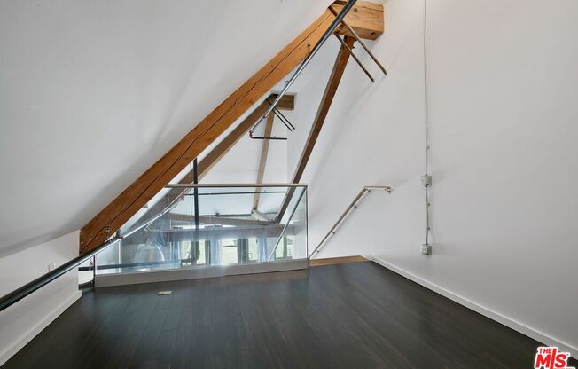 1 bed, 1 bath, 1,300 sqft, $4,000, Unit 529