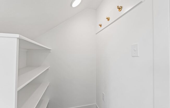 2 beds, 2 baths, 880 sqft, $1,599, Unit 660-102