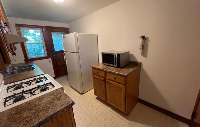 2 beds, 1 bath, $925, Unit 81 N. Sprague Avenue