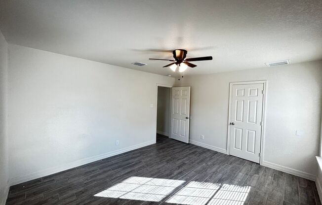 3 beds, 2 baths, $1,525