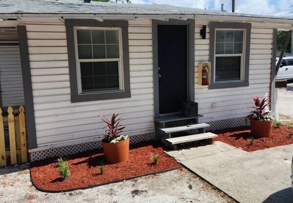1013 DREW ST