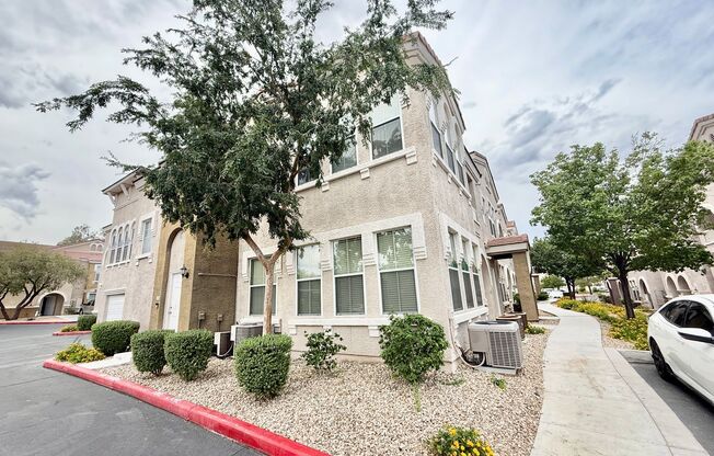 BEAUTIFULLY REMODELED 1 BEDROOM DOWNSTAIRS CONDO!