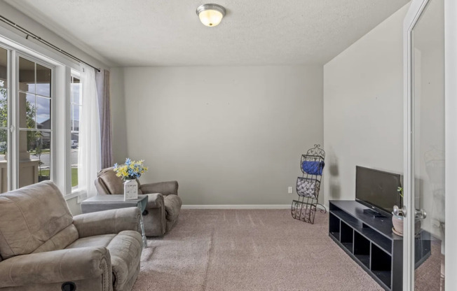 Beautiful Large Home on Corner Lot, Quincy!!