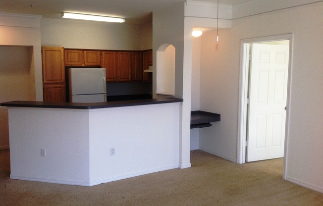 Hamptons At Metrowest - 2/2 Condo with balcony!!