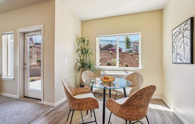 2 beds, 1 bath, 903 sqft, $1,550, Unit 192-201