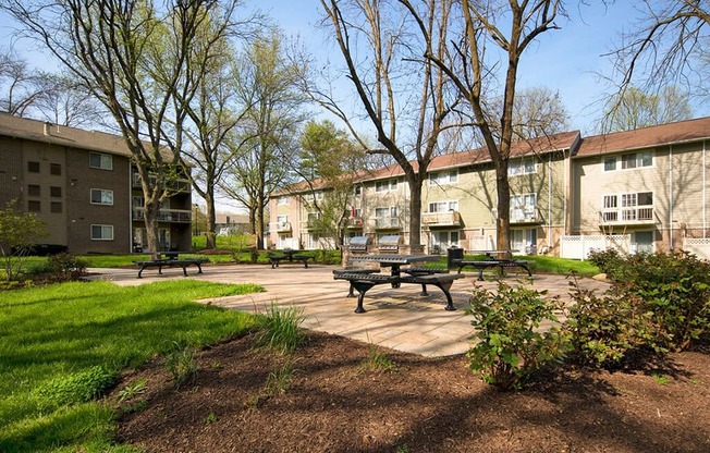 Courtyard With Green Space at The Brook At Columbia, Columbia