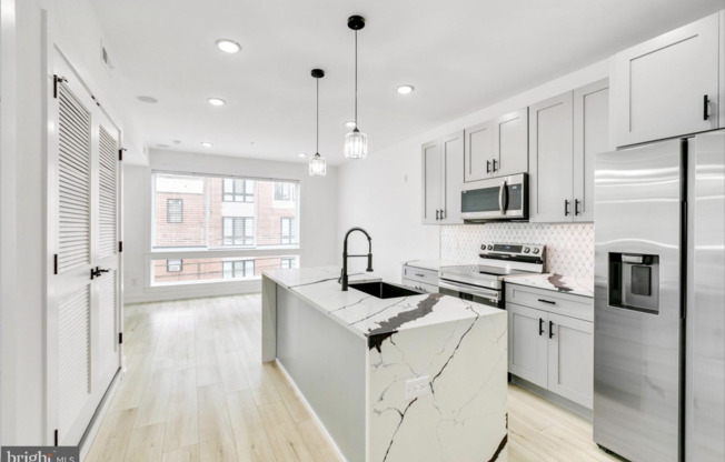 2054 N 2 ST