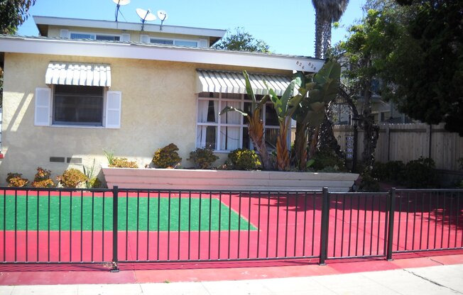 826 832 FELSPAR ST