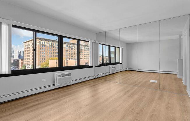 1 bed, 1.5 baths, 667 sqft, $2,400, Unit 4B