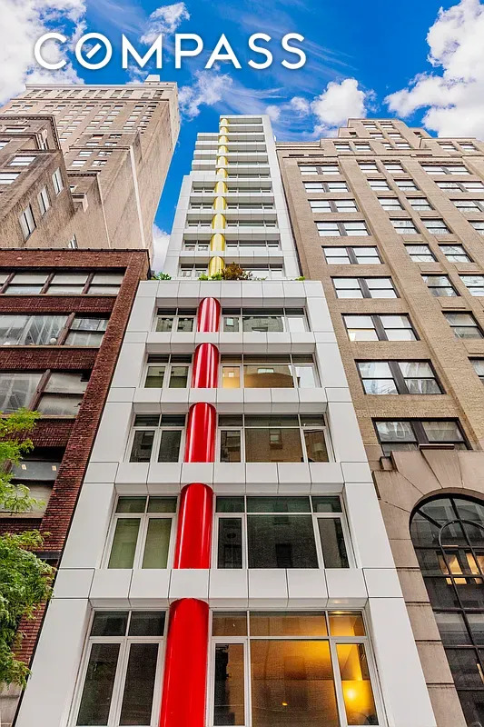 5 E 44 ST