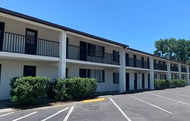 2 N FERNWOOD AVE