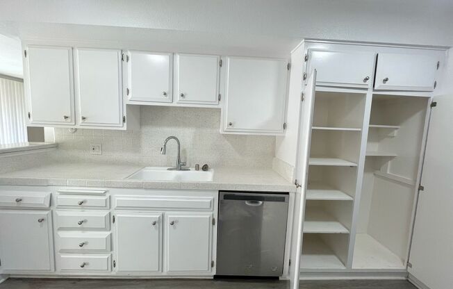 3 beds, 2 baths, $3,295, Unit 201