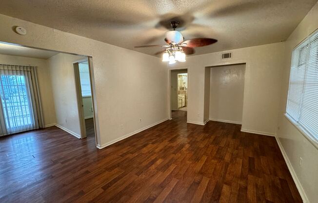 3 beds, 1 bath, $885