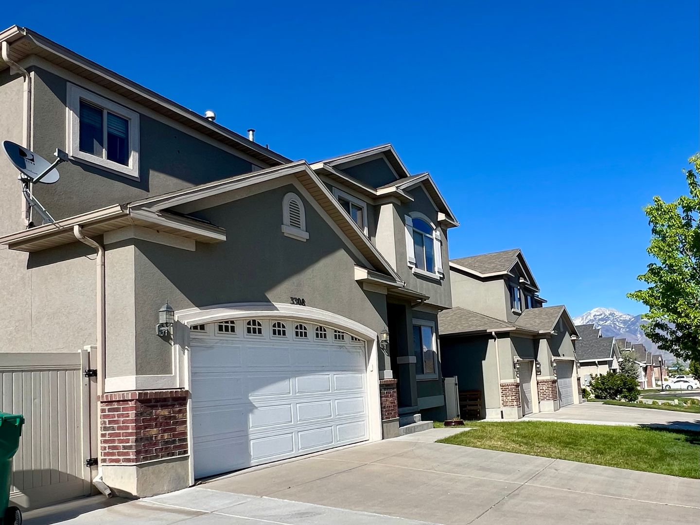 Large 3-Bedroom Riverton House for Rent in May!