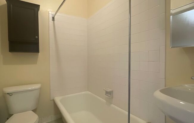 1 bed, 1 bath, 584 sqft, $1,250, Unit C-35