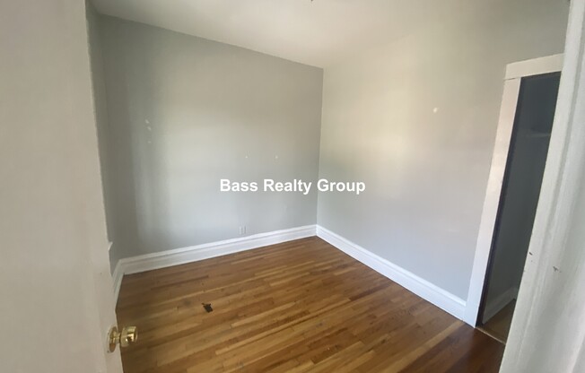 2925 W DIVERSEY