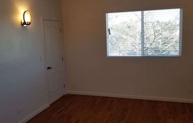 2 beds, 1 bath, 900 sqft, $2,400, Unit 1818 1/2