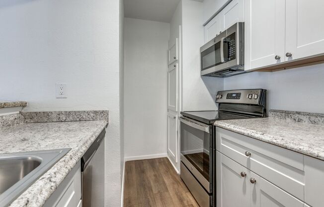 2 beds, 1 bath, $1,500, Unit #2033